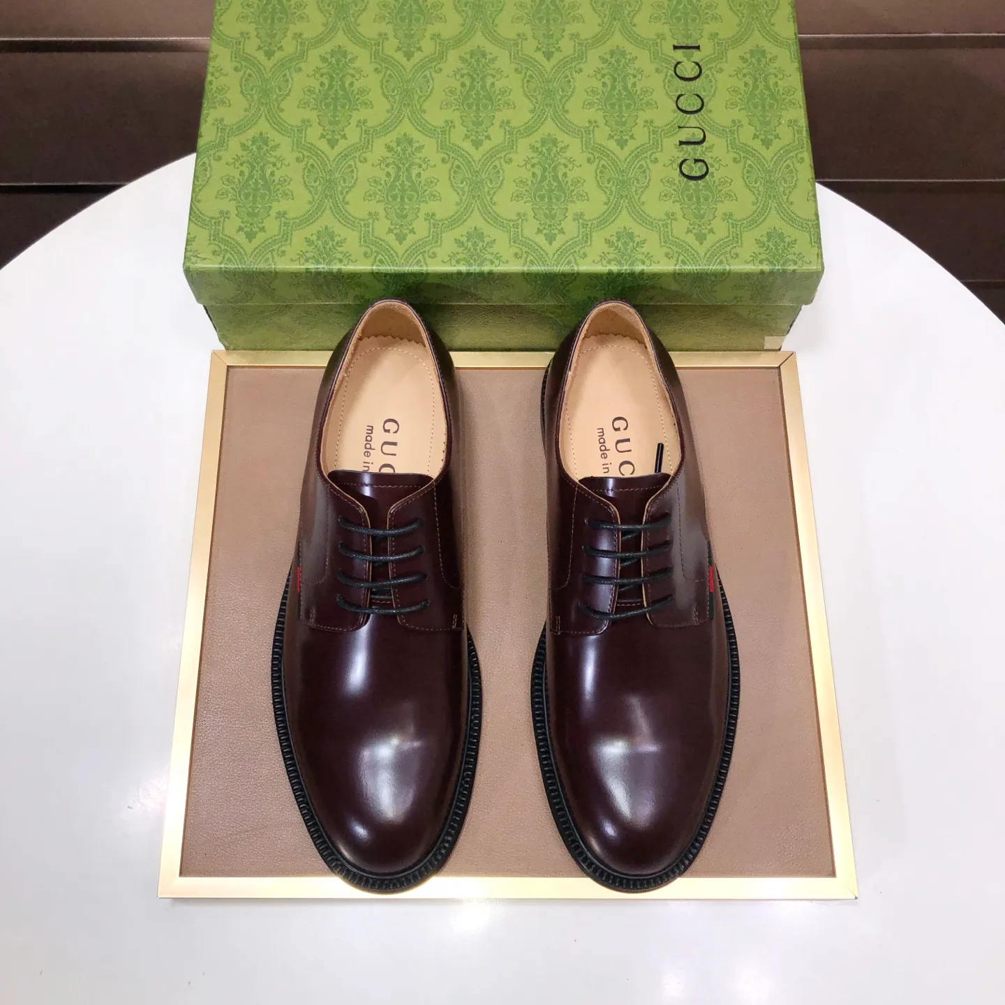 Factory batch 500💰Italy’s top luxury men’s shoe giant (GUCCI) (Gucci) (full cowhide lining) new arrival🍃Original European style🔰 Pleasant to the eye😍In order to make the shoes more durable and non-deformable🌀The production continues to follow traditional methods but there is still no lack of innovation💪The original sheepskin is selected for the leather♻️Smooth, natural and extra bright⭐Made of imported cowhide The rich man’s first choice 38-45 (45 customized)